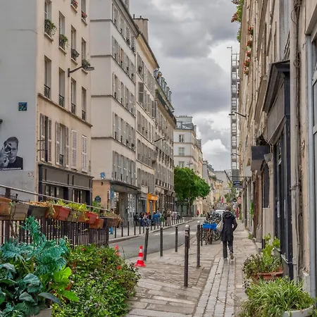 Appartement Aux Portes Du Marais, Duplex De Caractère Avec 2 *